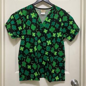 NEW Tafford Shamrock Scrub Top Short Sleeve St. Patrick's Day Green Clover Large